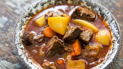 Говяжьи ребрышки с картофелем и пивом в казане Рецепт